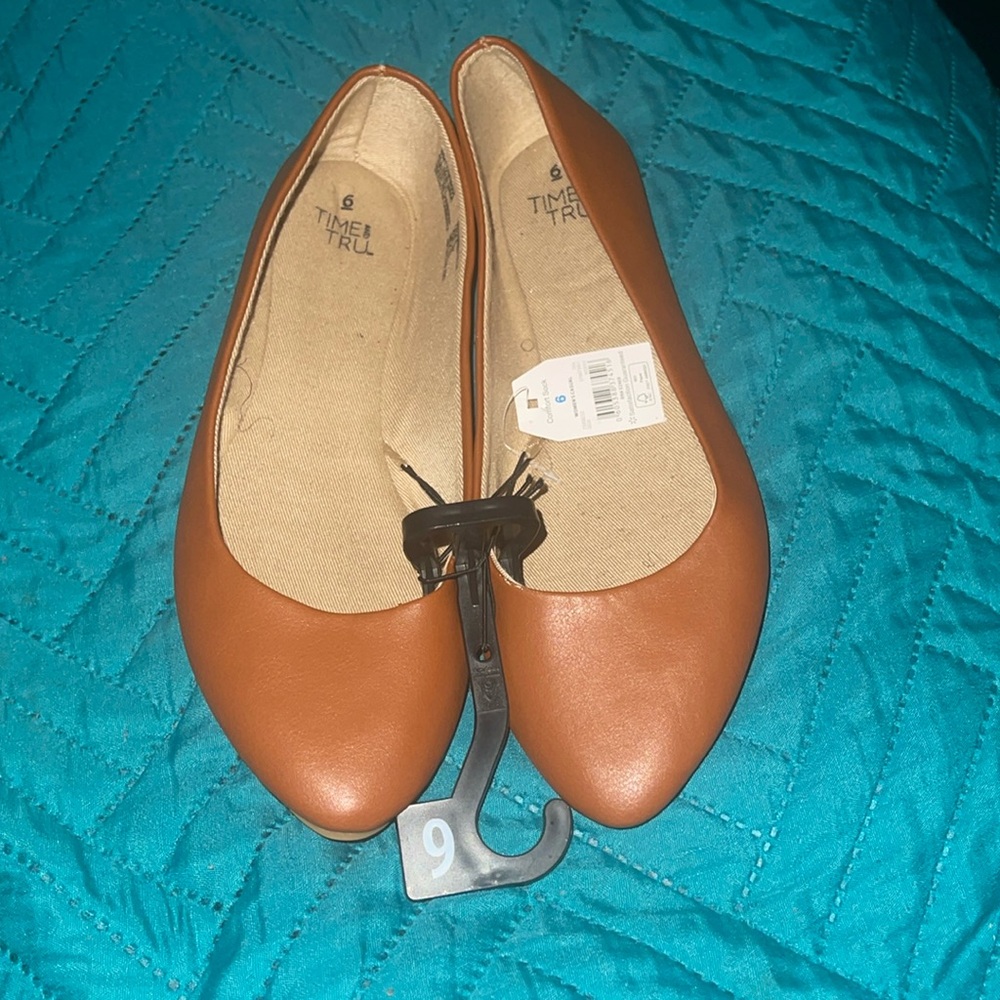 Women time and tru flats